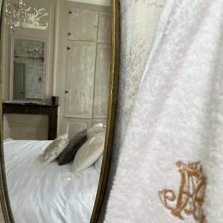 Aux Remparts De Montreuil Guest house