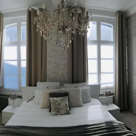 Aux Remparts De Montreuil بيت ضيافة