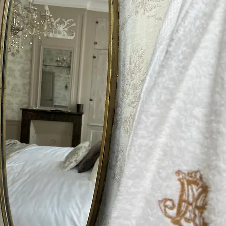 بيت ضيافة Aux Remparts De Montreuil مورويْ سور مير