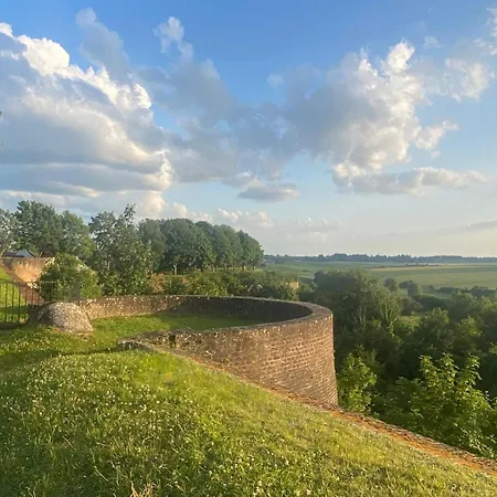 Pensión Aux Remparts De Montreuil *